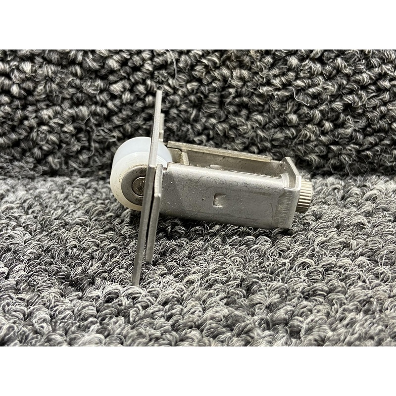 8040A21 Kodiak 100 Crew Door Catch Roller Assembly