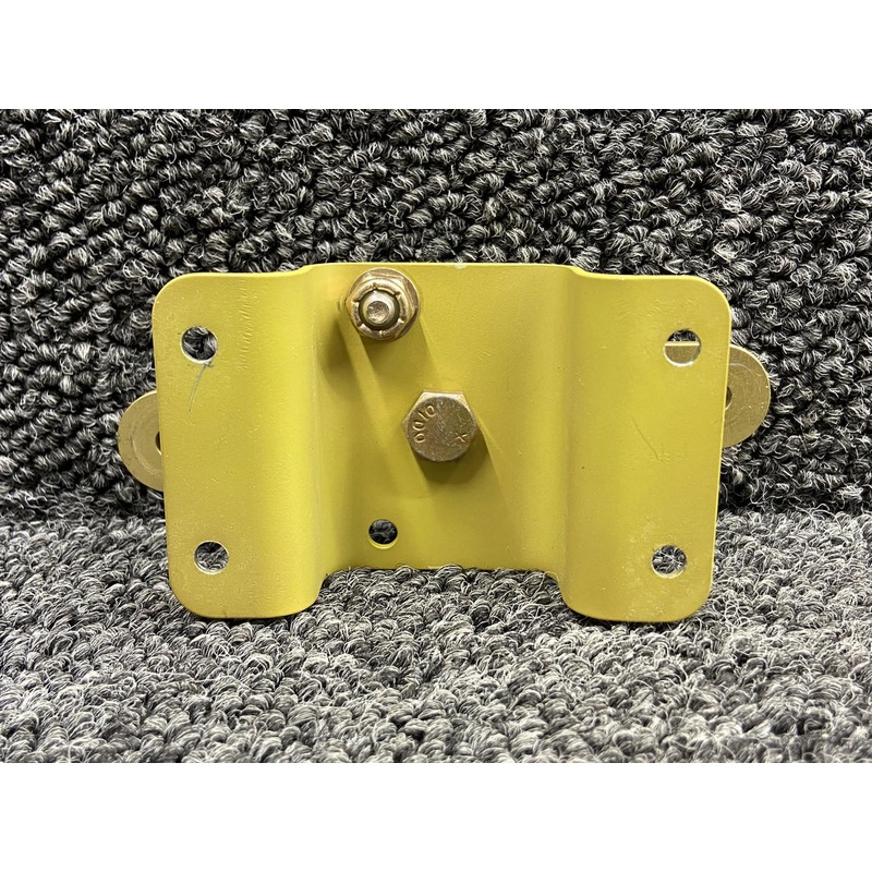 100-260-1713 Kodiak 100 Cowl Door Latch Pivot w Arm