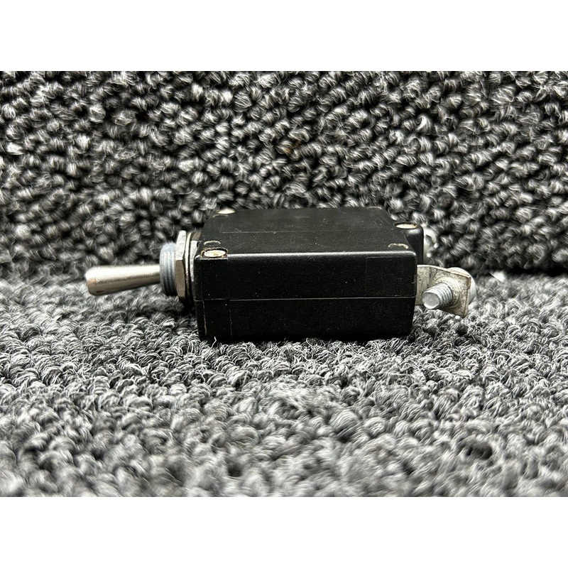 W31-X2M1G-10 Potter and Brumfield Toggle Switch Circuit Breaker (10A)