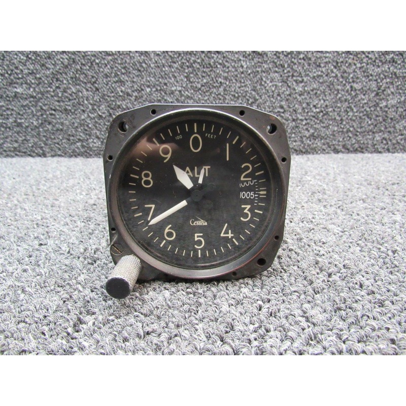 120-120-02-0106 (USE: C661011-0106) Cessna 172D Macleod Altimeter (CORE)
