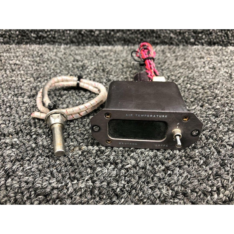 307 (ALT: B341-1) Davtron Outside Air Temperature Indicator w Probe