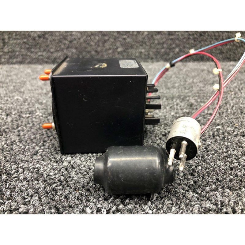 811B (USE: 811B24A) Davtron Outside Air Temperature / Digital Clock Indicator
