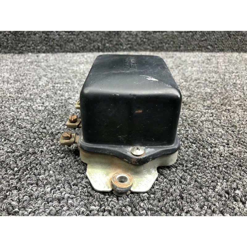 1118 (M/N: 736D) Cessna 172 Delco Remy Voltage Regulator (Volts: 12)