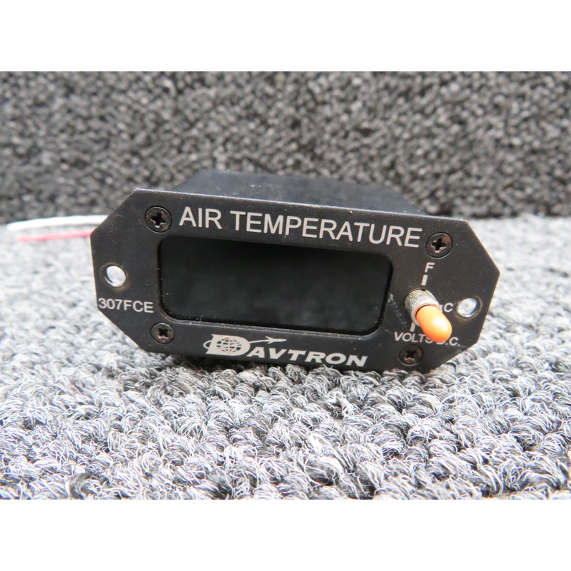 Davtron Model 307FCE Outside Air Temperature Indicator (Volts: 14-30)