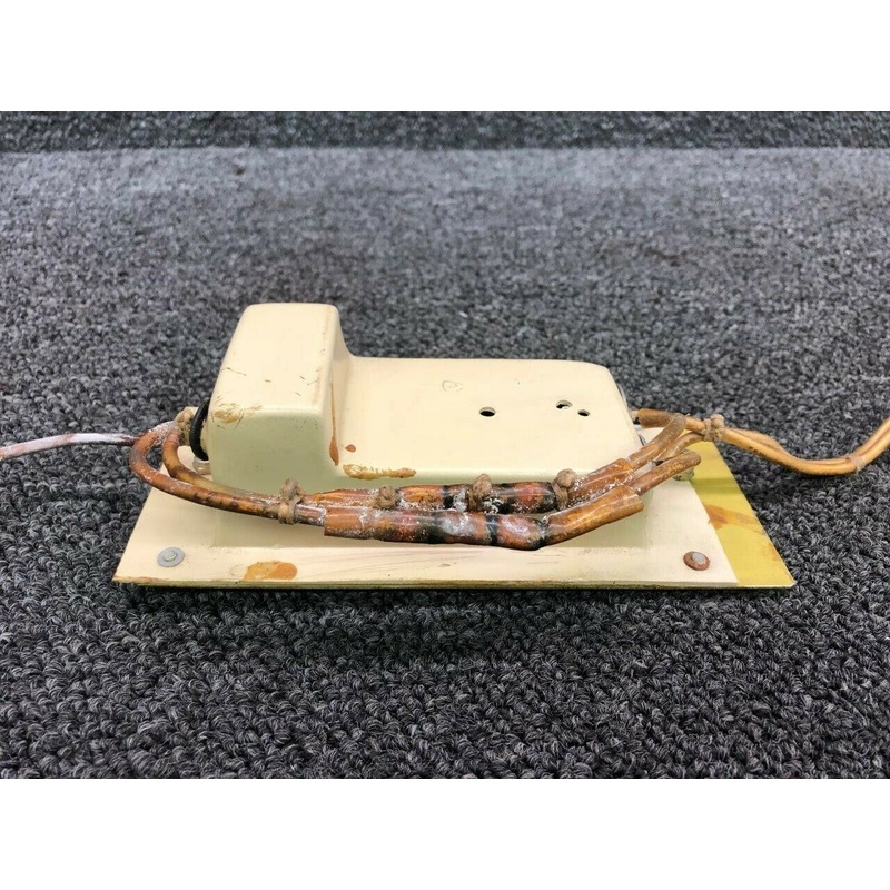 6860239-175, 1495 Aero Commander 680FL Cockpit Light Assembly Overhead (28V)