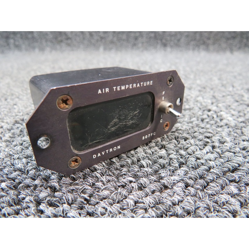 307 Davtron Outside Air Temperature OAT Gauge