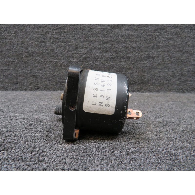 Quartz Clock Indicator (Cracked Screen) (Volts: 12)