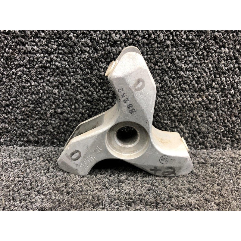 B-3252 Hartzell Internal Blade Propeller Fork (3 Blade)