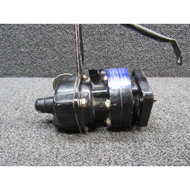 F-2-7A  Lycoming IO-360-C1C Hartzell Propeller Governor W/ Arm